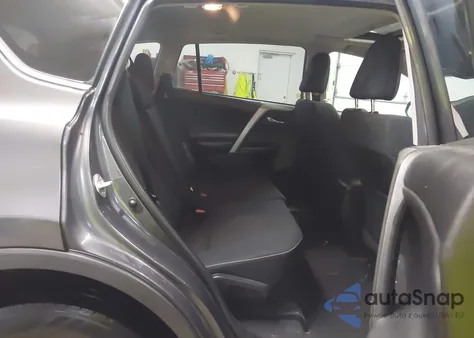 2018 Toyota Rav4 Xle z USA, uszkodzony, nr VIN 2T3RFREV0JW752809